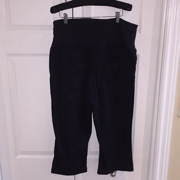 Thyme Maternity Capris Black Size Medium - Picture 4 of 12